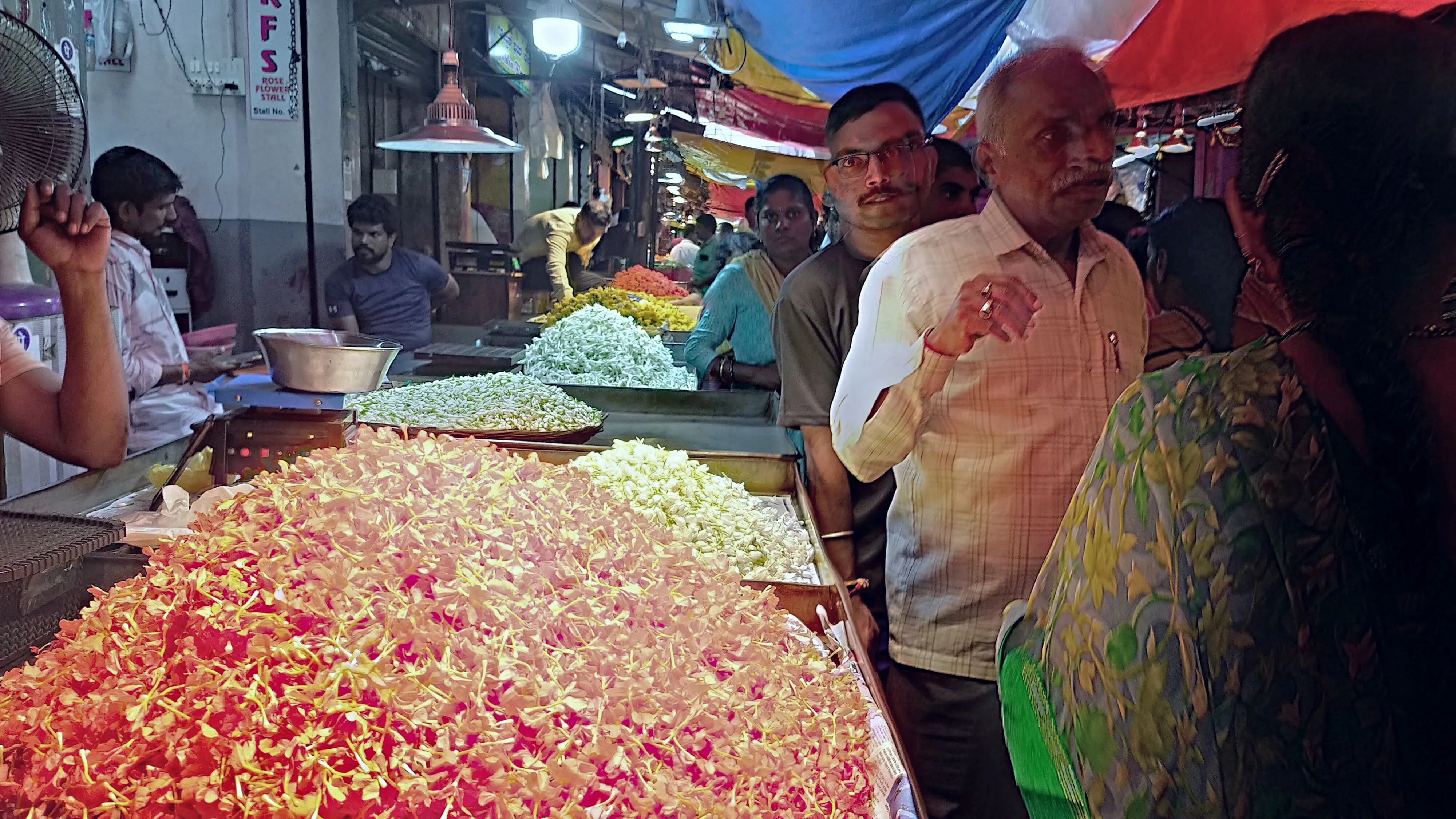 inside and indian spice market