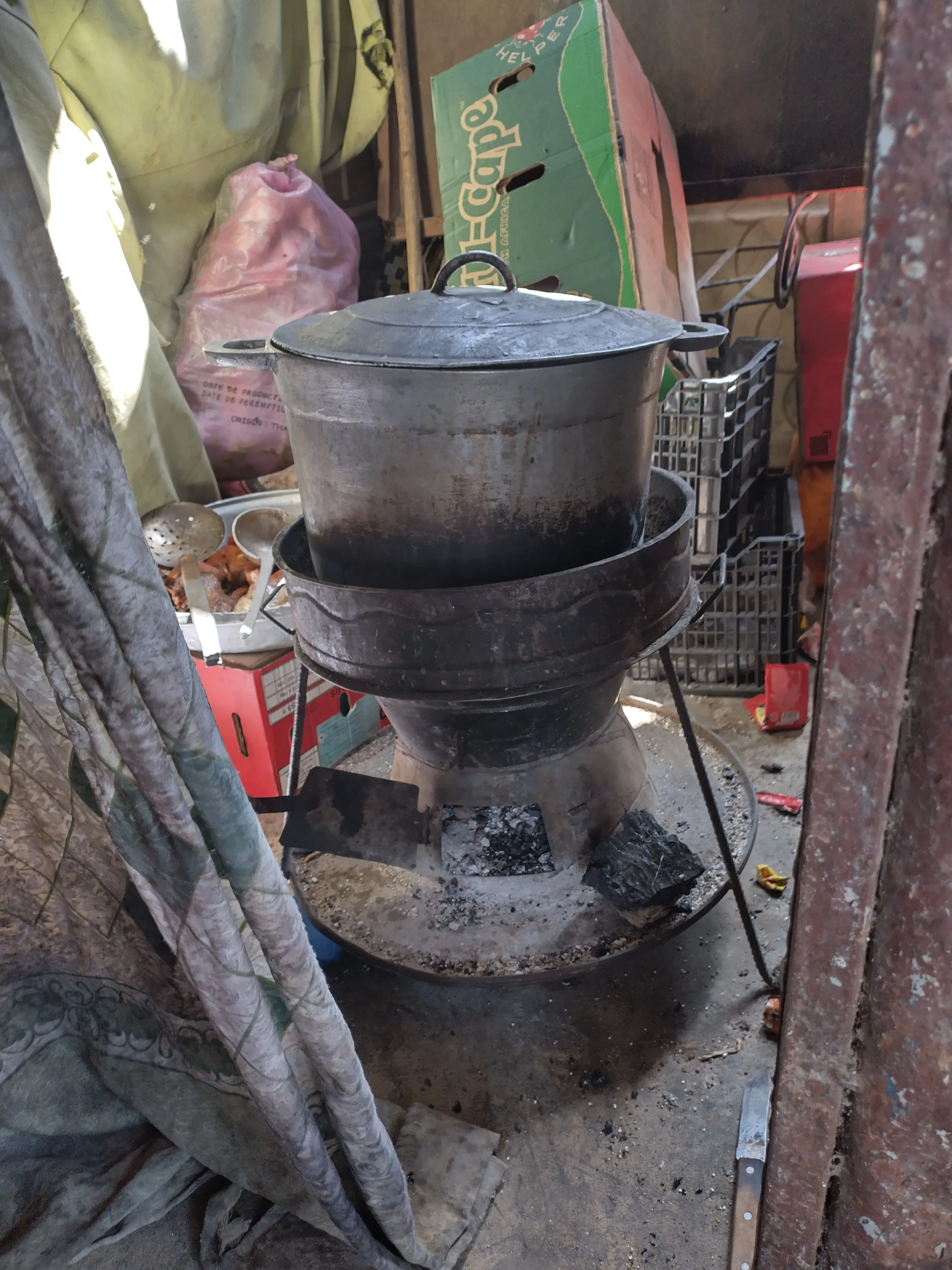A stove used for cooking thieboudine