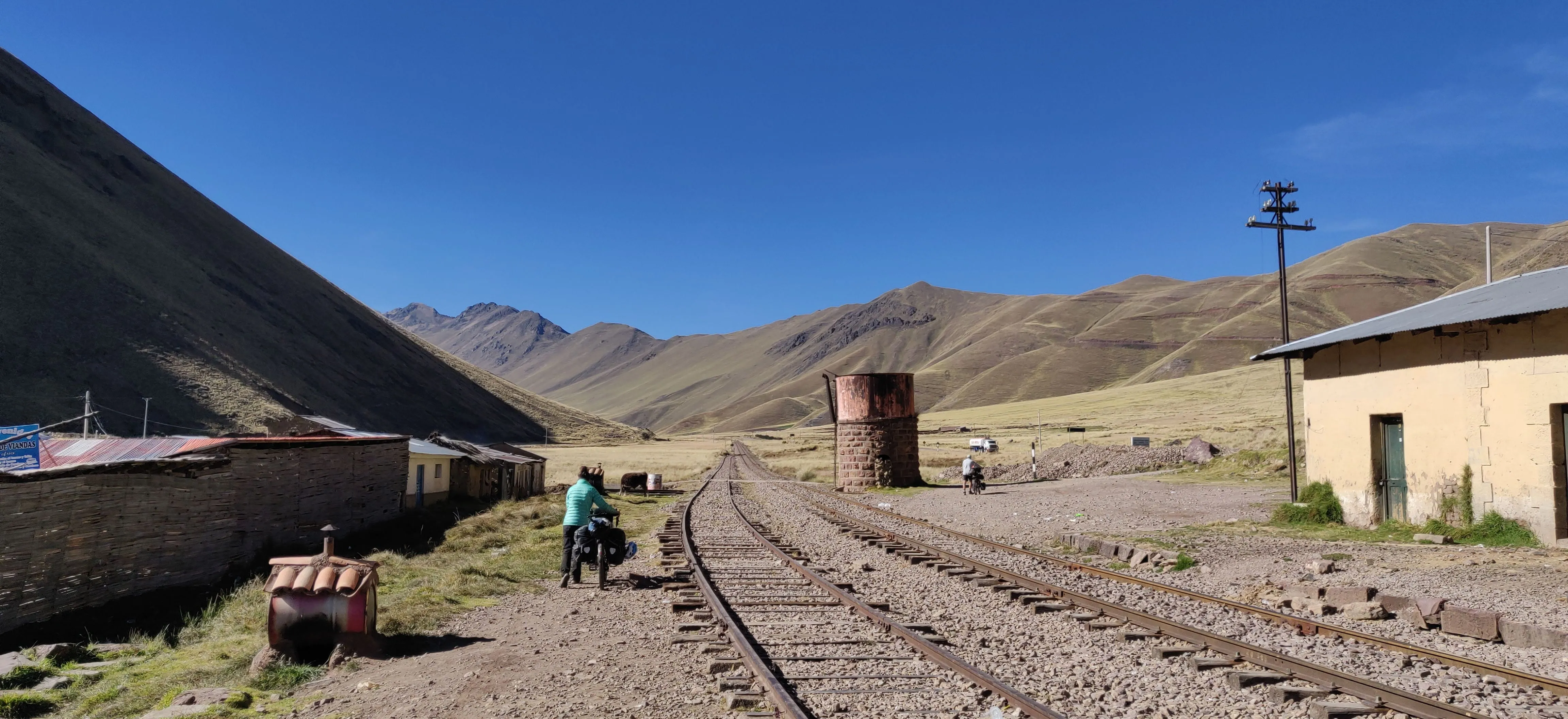 Train trackson the Peruvian Antiplano